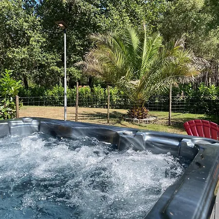 Casa de Férias Maison Avec Jacuzzi, Proche De La *